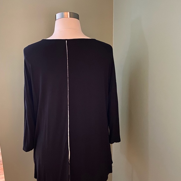 Women’s Geometric Print Tee - Size 1X - Picture 3 of 6